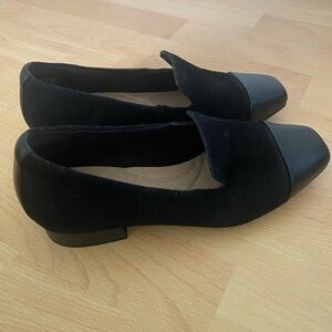 Clarks Black Flats Minimalist Design